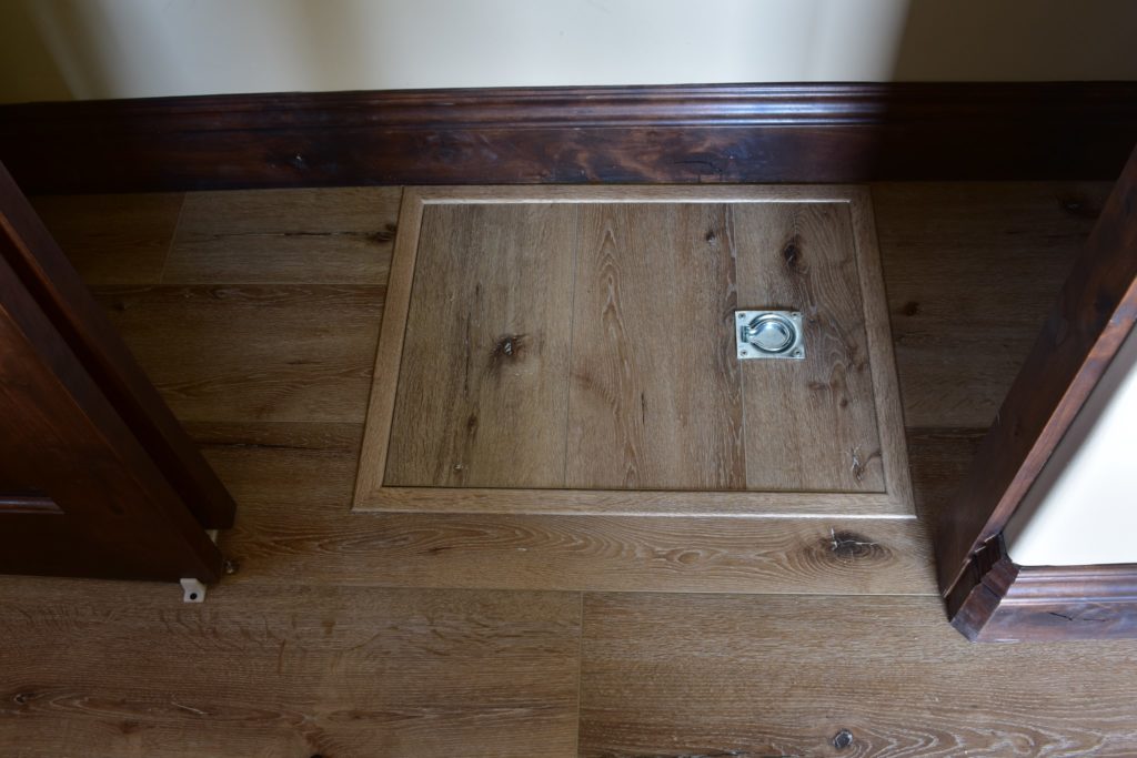 Waterproof laminate Floors Closet Door